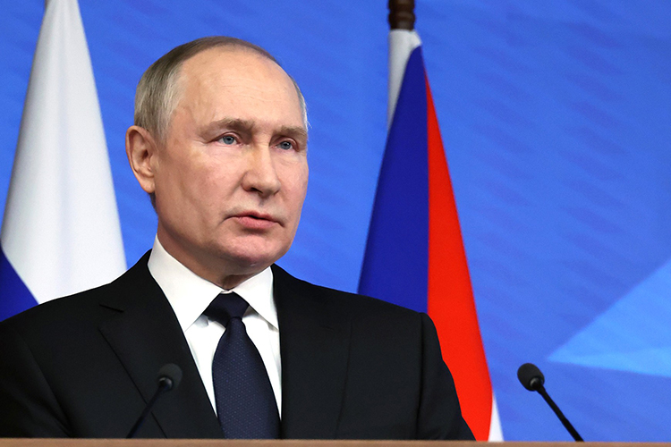 Владимир Путин: «Страна, правительство дают все, что армия просит, все. Надеюсь, что ответ будет должным образом сформулирован, и соответствующие результаты будут достигаться»