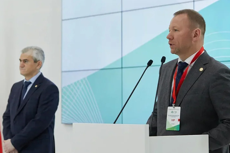 Из чиновников выделяется замминистра промышленности и торговли РТ Марат Минибаев, который курирует вопросы энергетики