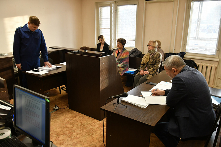 В Набережночелнинском городском суде зачитали обвинительное заключение по делу опального директора медицинского колледжа Светланы Вахитовой