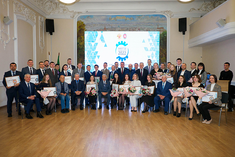 Все участники финала получили поощрительные призы из рук заместителей министра промышленности и торговли РТ Родиона Карпова и Ивана Колчина