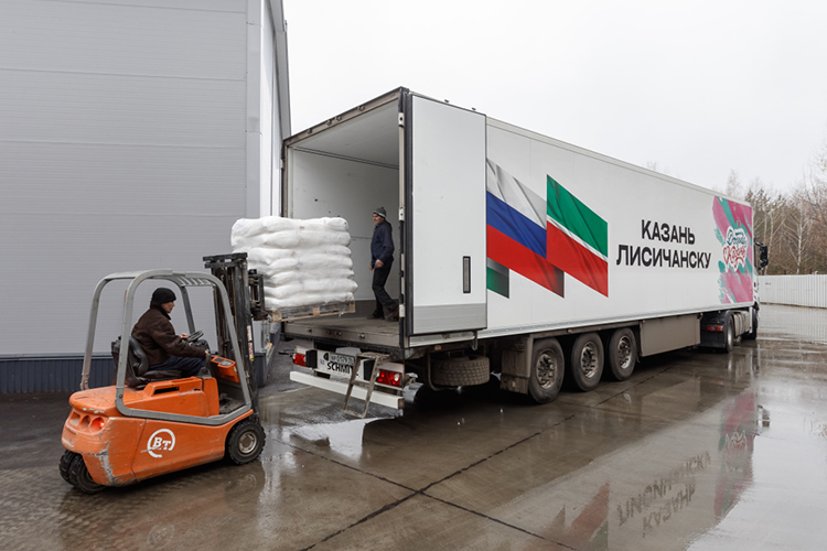 «Мы привозим гуманитарную помощь, на сегодня уже 1500 тонн из Татарстана зашло, из которых более 80% — продукты питания»