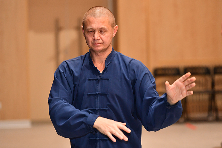 Наиль Маганов пригласил мастера по цигун Александра Баталова в Альметьевск, чтобы познакомить с цигуном как можно больше людей