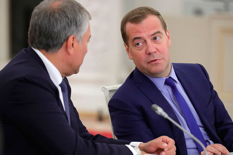 Россиян, которые покинули страну и критикуют проведение операции на Украине, нельзя пускать обратно в Россию, заявил зампред Совбеза РФ Дмитрий Медведев