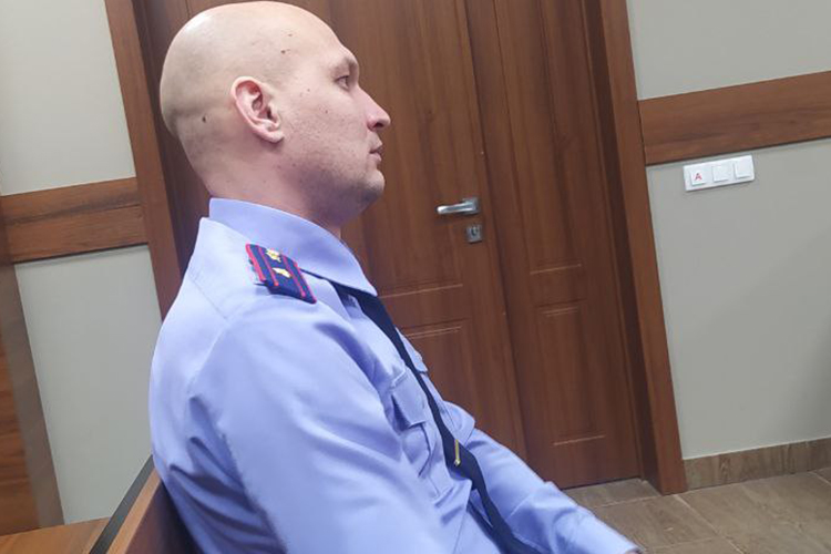 Позицию СКР в суде представлял Тимур Низамов, старший следователь 1-го отдела по расследованию особо важных дел СУ СКР по РТ. Он наоборот требовал содержания под стражей Липскому до 1 февраля