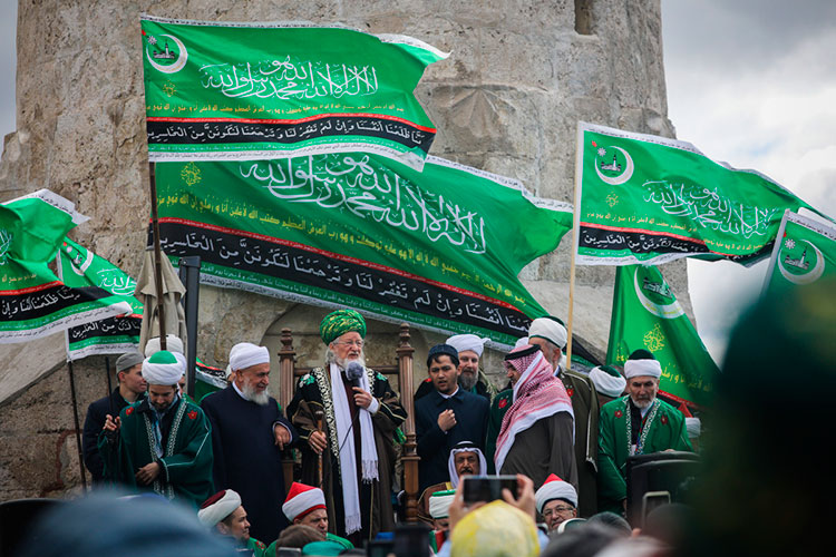 Все главные муфтии страны нашли в себе силы забыть прошлые ссоры, обиды и все-таки собраться вместе в Болгаре — символичном для ислама месте