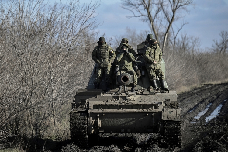 «Наши войска будут наступать на отдельных участках, в Донбассе»