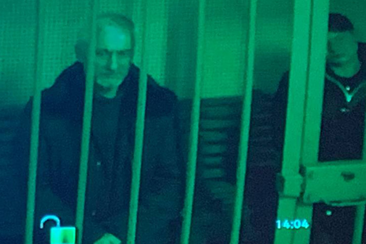 23 декабря Гарафутдинова отправили под стражу, его поместили в местный СИЗО № 3. Оттуда он вышел по видеоконфенерц-связи в Верховный суд РТ сегодня. Там он обжаловал свой арест