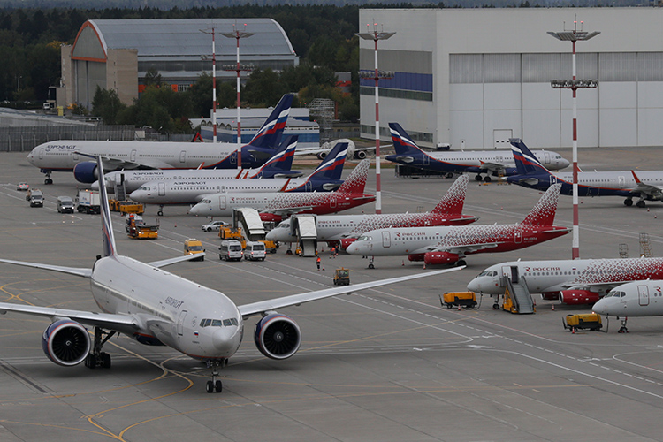Денис Мантуров воодушевленно доложил, что в 2023–2025 годах «Аэрофлоту» планируется поставить 63 новых российских самолета по программе льготного лизинга