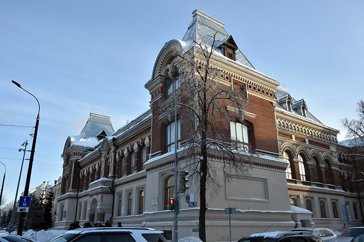 Смотрины завершились в здании художественного училища имени Николая Фешина по ул. К. Маркса, 70, построенное по проекту архитектора Карла Мюфке в 1904 году