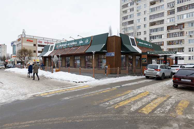 340 «квадратов» ресторана быстрого питания «Вкусно и точка», бывшего «Макдоналдса», через ООО «Региональная сеть предприятий питания» принадлежит казахстанскому олигарху Кайрату Боранбаеву