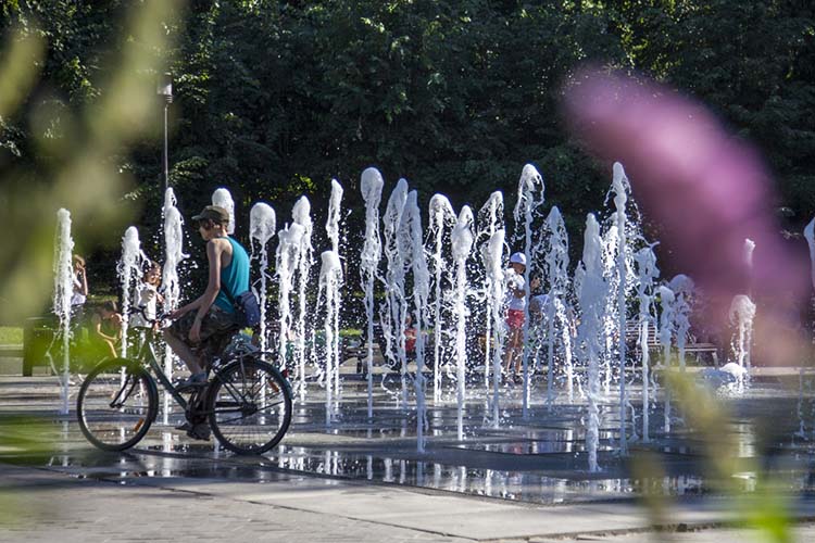 Масштабное обновление парка прошло в 2014 году. Здесь установили фонтан, спортплощадки, велодорожки, видеонаблюдение и бесплатный wi-fi
