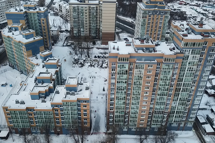Последний дом многострадального ЖК «Евразия» на ул. Краснококшайской в декабре 2022 года должен был получить разрешение на ввод в эксплуатацию. Наступил 2023-й — но этого так и не произошло.