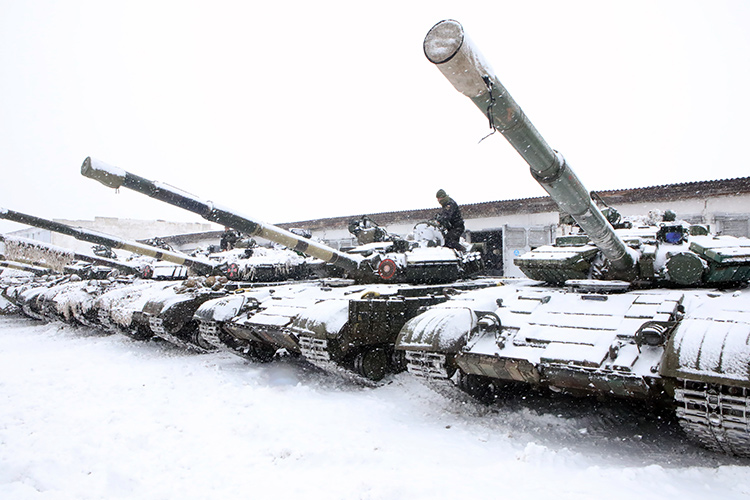 Поставки Украине нескольких десятков западных танков не способны кардинально изменить ситуацию, заявил украинский лидер Владимир Зеленский