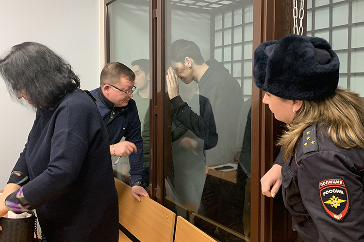 В Казани продолжили рассмотрение дела о похищении сейфа у СКР. На фото обвиненные Никита Карабаев, Данила Елинсон и Руслан Нургалиев