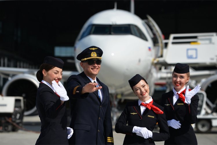 Оплаты труда пилотов в основном зависит от наличия звания инструктора и числа типов самолетов, на которые получен допуск. Зарплата стюардесс – от опыта, внешних данных, знания английского языка