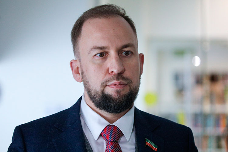 На проблемы прекращения поставок импортных товаров двойного назначения указал и Альмир Михеев, владелец компании «ИВЦ «Анатомика»