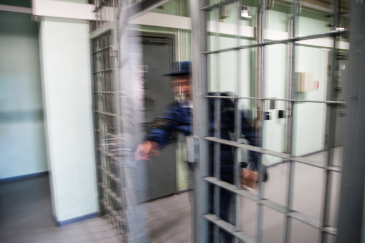 «Каждый десятый осужденный содержится сегодня на облегченных условиях отбывания наказания», — рапортовал Хиалеев о позитивных тенденциях режима