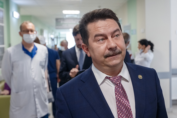 Сегодня ушел из жизни министр здравоохранения Татарстана Марат Садыков