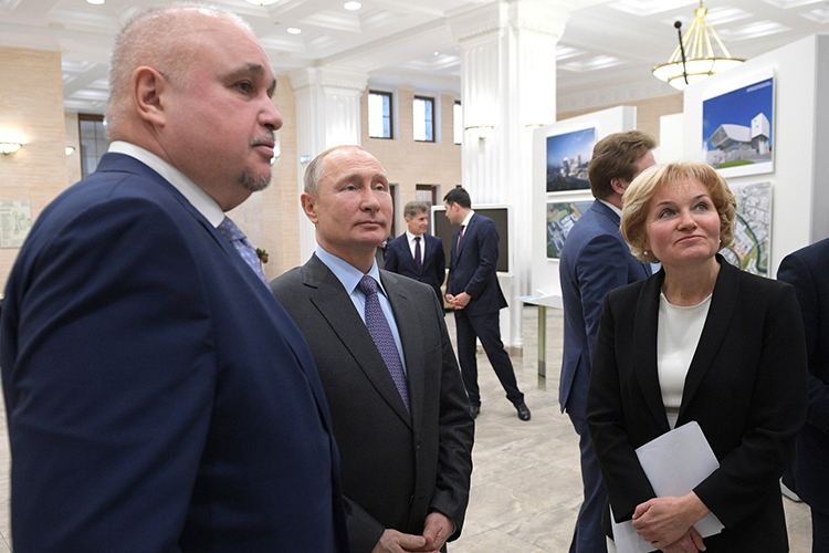 Стабильно крепкие позиции у губернатора Кемеровской области Сергея Цивилева (14 баллов), в том числе за счет федерального финансирования больших проектов
