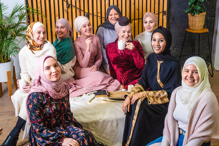 «Проект «Яшь килен» рассказывает девушкам об исконных татарско-мусульманских традициях, о религиозных и правовых сторонах брака, правах и обязанностях мужа и жены, махре и брачном договоре и т.д.»