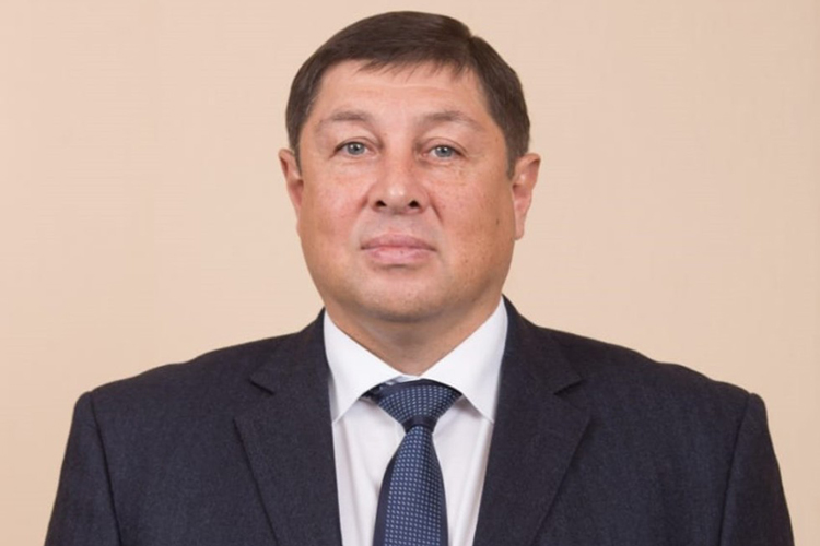 Утром коллективу представили нового руководителя департамента комплексной безопасности  — теперь за пропускную систему КФУ будет отвечать 51-летний Валерий Красильников