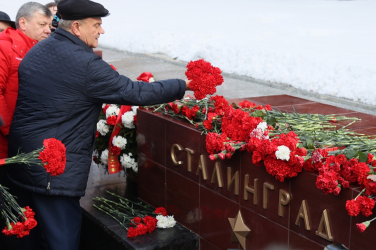 Геннадий Зюганов убежден, что нужно вернуть Волгограду «героическое имя Сталинград — символ русской силы, отваги, мужества и воинской доблести»