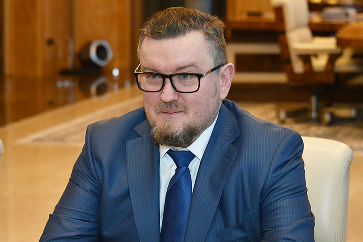 Александр Емшанов является совладельцем «Ува-Молоко» (его доля 82,5%), он входит в Топ-100 самых богатых людей Удмуртской Республики