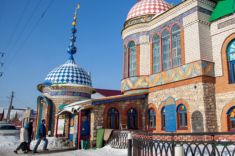 В год Татарстан посещает свыше 3 млн туристов — треть из них обязательно приезжает в Храм всех религий. По словам Ильгиза Ханова, за 2022 год в храме побывали около 1 млн человек