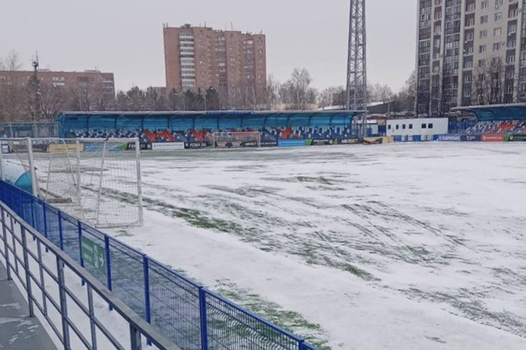 Стадион в Нижнекамске прямо сейчас принять футбольный матч не готов