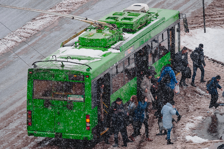 В этом году для Казани при поддержке правительства РТ купят 25 новых троллейбусов. Событие приурочат к 75-летию открытия троллейбусного движения в городе. Сегодня в городе работают 10 троллейбусных маршрутов со 182 «рогатыми»