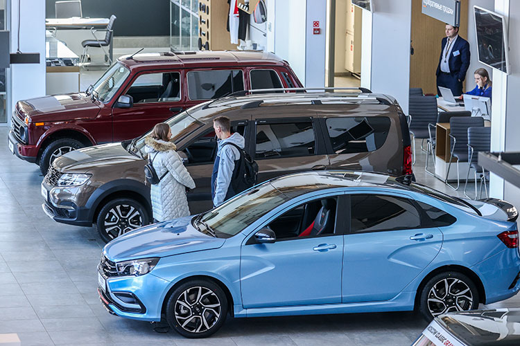 Продажи Lada в Татарстане упали с 16,7 тысяч в 2021-м до 9,5 тысяч в 2022-м, но при этом рыночная доля отечественного автопроизводителя поднялась с 30% до 39%