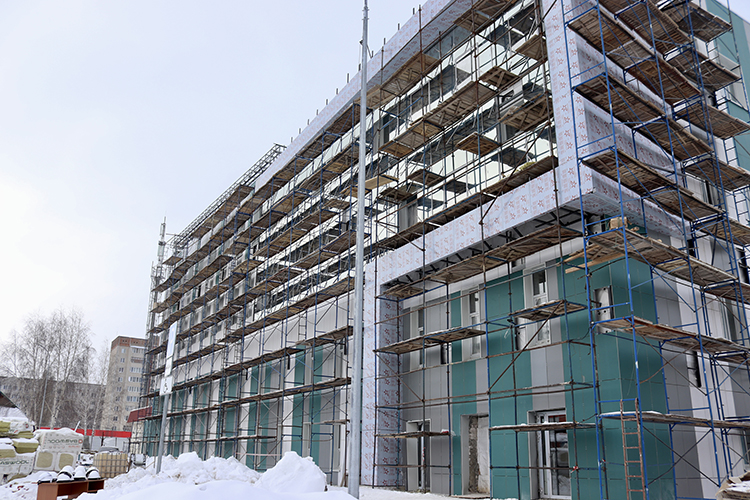 Реконструкция помещений зеленодольского IT-парка площадью в 3,5 тыс. кв. м подходит к завершению: ведут работы по усилению стен и перекрытий, доделывают фасад