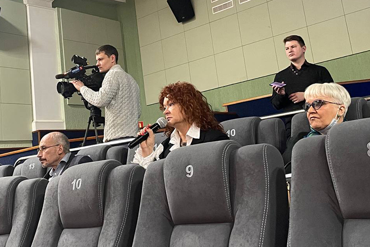 Как тратят государственные деньги татарстанские кинематографисты — на этот вопрос должна была ответить конференция качества кинопродукции, на неделе проходившая в кинотеатре «Мир»