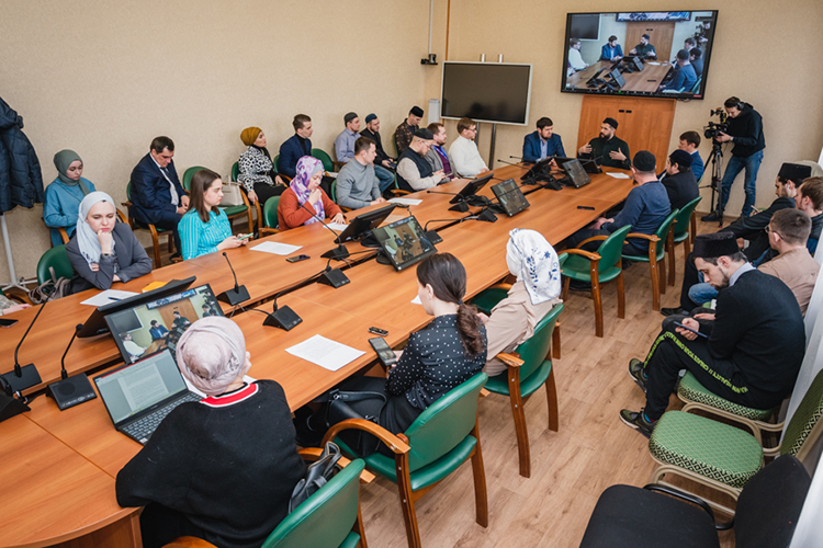 «Что сегодня происходит с исламскими финансами в России?» — с таким красноречивым названием в Российском исламском институте в Казани прошел круглый стол