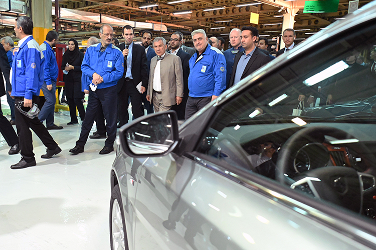 Президент Татарстана Рустам Минниханов осенью прошлого года посетил в Тегеране завод крупнейшей иранской автомобилестроительной компании Iran Khodro