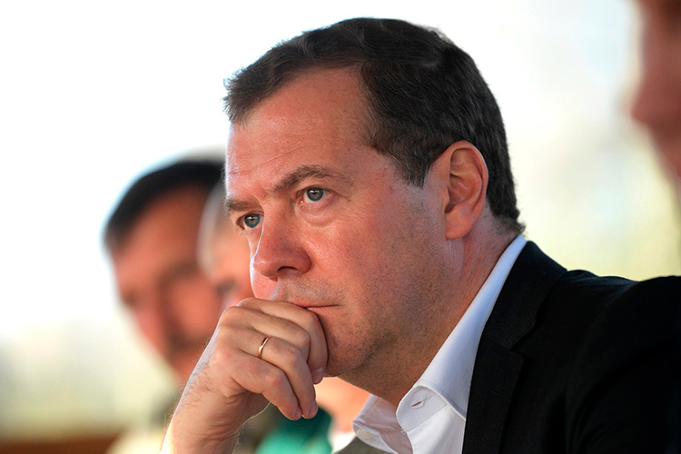 Зампредседателя Совбеза РФ Дмитрий Медведев назвал две «точки невозврата», которые привели к нынешней напряженности — это боевые действия в Грузии в 2008 году и «крымская весна» 2014 года