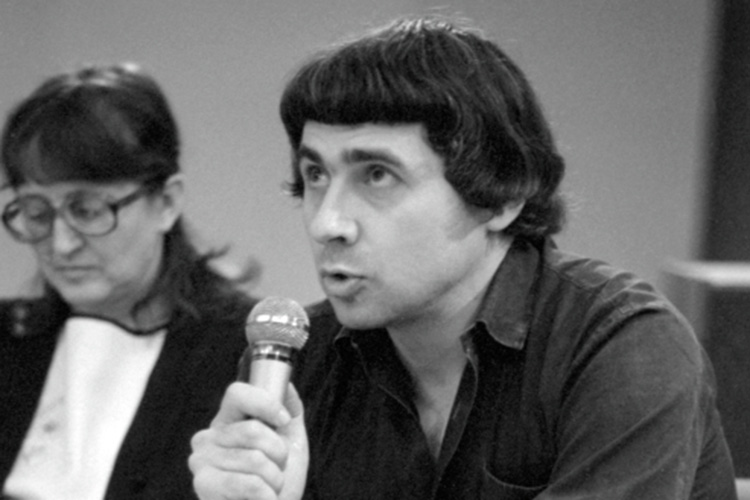С началом перестройки и гласности Павловский начал работать журналистом (на фото: во время выступления,  1987 год)