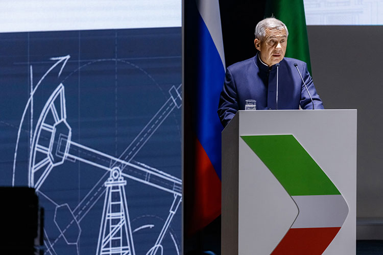Татарстан третий год подряд показывает максимальное потребление электрических мощностей, сказал Минниханов. Это показывает рост экономики