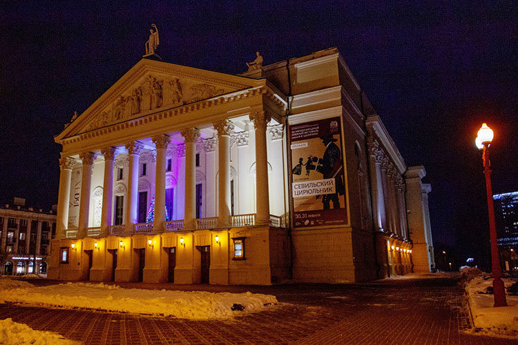 «По большому счету у нас нет оперного театра, есть только его здание, — сказал „БИЗНЕС Online“ Фердинанд Салахов — народный артист РТ, недавно ставший лауреатом премии им. Ильгама Шакирова
