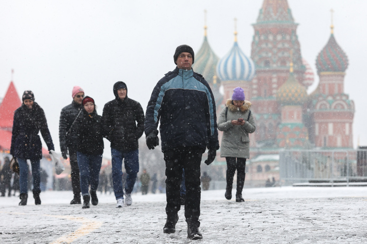 Сегодня в Москве и в средней России тепло. Однако уже завтра, по его словам, ночные температуры снизятся до минус 7-9 градусов