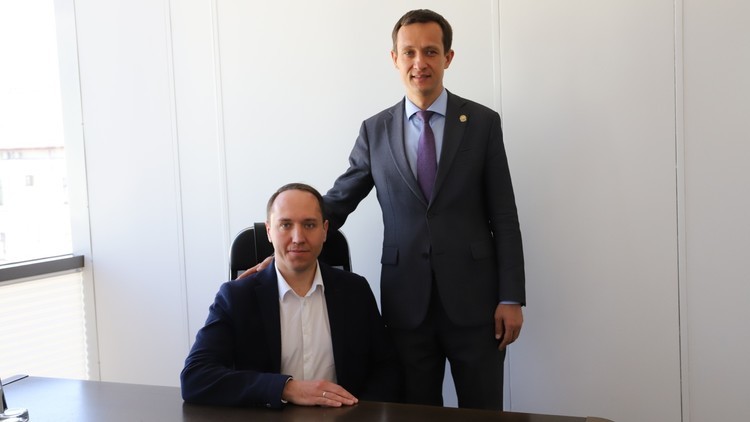Динар Самигуллин (слева) подтвердил «БИЗНЕС Online» информацию об отставке и сообщил, что переходит в «Ак Барс Цифровые Технологии» на должность директора