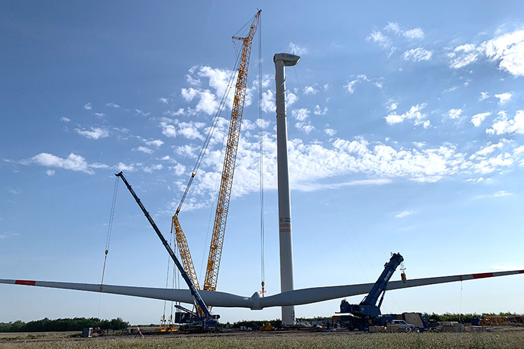 Компания Enel в 2019 году выиграла в программе ДПМ ВИЭ квоту на строительство ветропарка мощностью 72 МВт в Ставрополе, но решила перенести проект в республику. Санкции в прошлом году поставили под сомнение строительство объекта