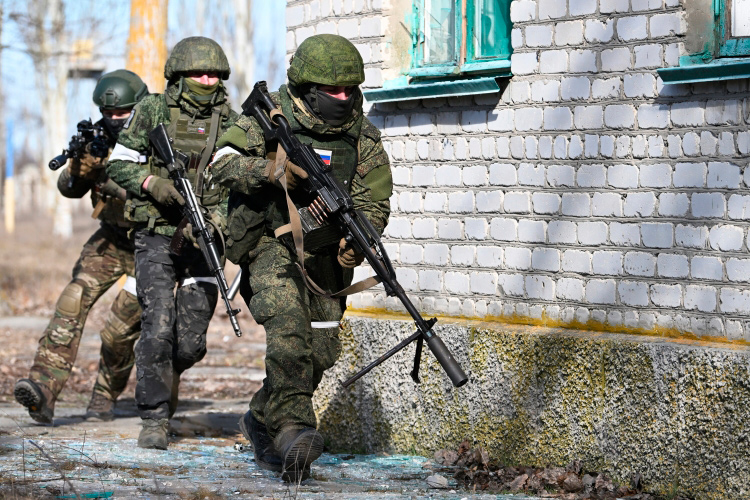 На донецком фронте ВС РФ продолжили штурмовые действия в городской черте Марьинки, продолжает Wargonzo