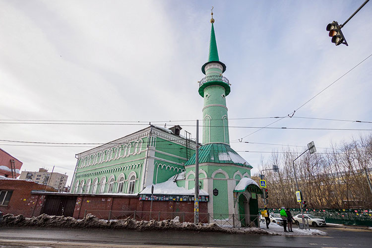 В ведении Духовного управления мусульман Татарстана почти 9,5 тыс. кв. м. Сюда входит Султановская и Галеевская мечети, медресе «Мухаммадия», а также здания по улице Тукая номер 3 и 38, в последнем находится штаб-квартира муфтията