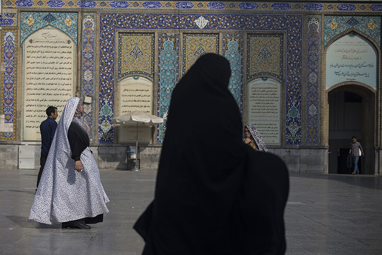 «В Коране есть прямое указание на то, что женщины должны скрывать свое тело и волосы. Это является требованием шариата, которое уже сотни лет в нашей стране соблюдается»