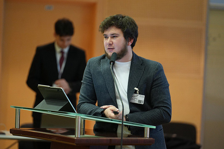 На РСН-2023 выступило более 500 спикеров, среди них был и представитель Татарстана — 28-летний руководитель управления развития ТИМ-технологий компании «Ак Барс Дом» Марсель Гайнутдинов