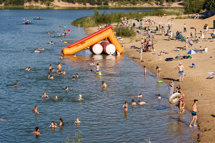 По данным МЧС по РТ, в купальном сезоне-2022 в Татарстане было зафиксировано 153 места массового отдыха у воды, но только 50 из них задекларированы и могут называться организованными пляжами