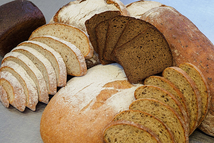 «В глобальном мире ни одна страна не может быть полностью независимой в продовольственном плане. Что касается хлеба: человек может прожить, питаясь одним хлебом — там есть все: витамины, микроэлементы, клетчатка»
