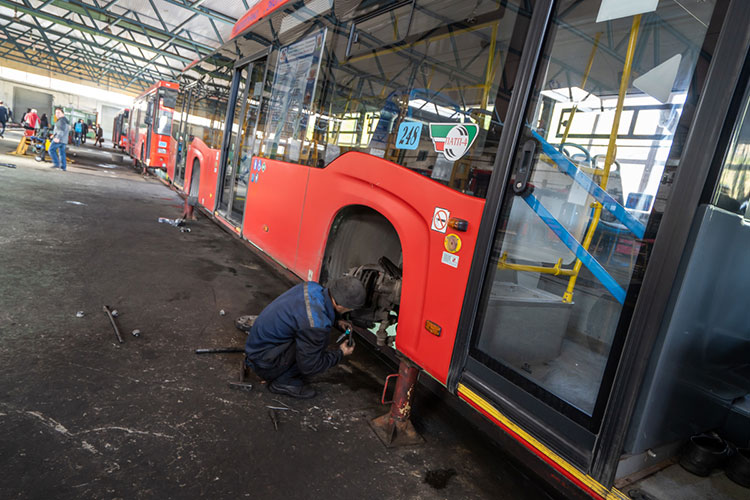 «Треть автобусов превысила 10-летний срок службы, их необходимо заменить на новые, несмотря на то, что предприятия делают все, чтобы поддерживать технику в рабочем состоянии»