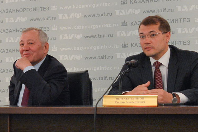 Гендиректор АО «ТАИФ» Альберт Шигабутдинов (слева) передал свою долю в банке «Аверс» сыну, Руслану Шигабутдинову (справа)